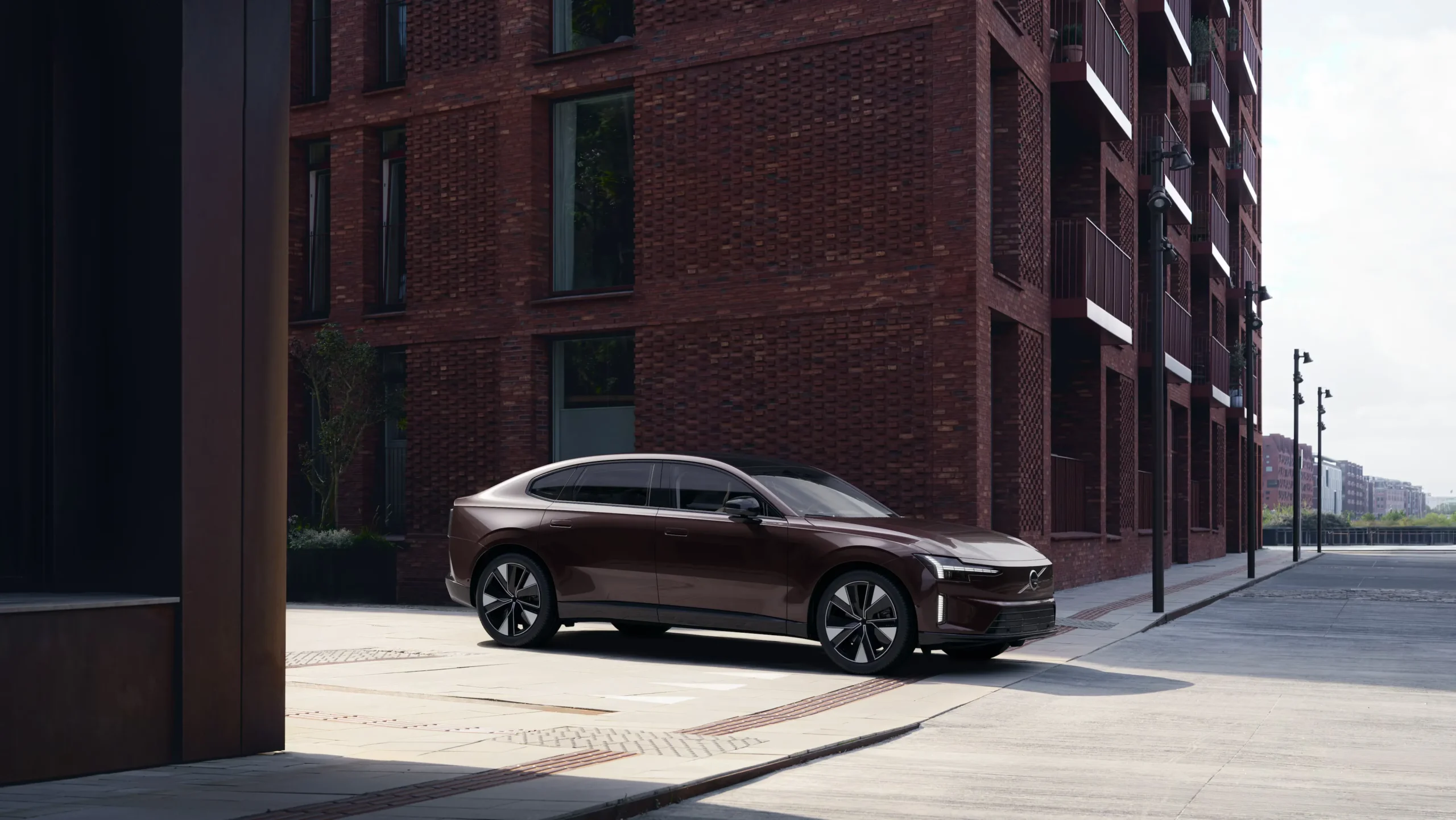 Xe Volvo ES90 màu Mulberry Red 